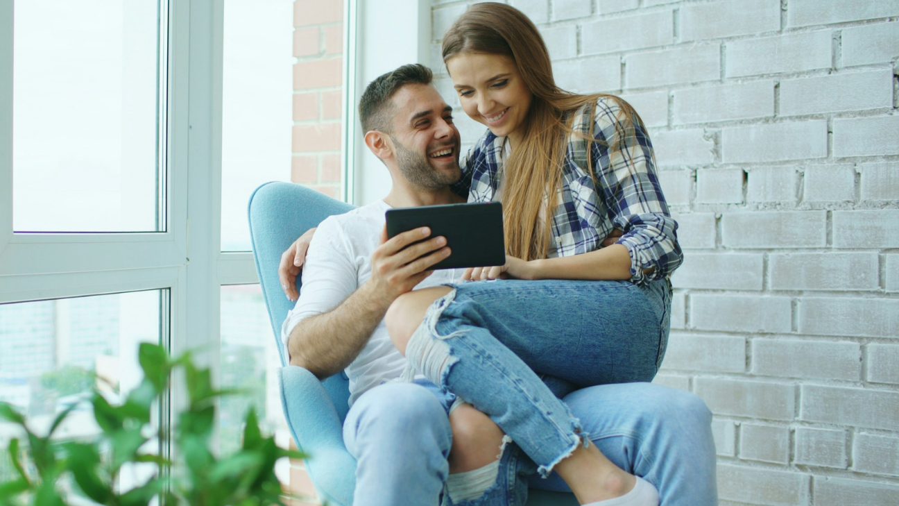 6 Romantic Valentine's Day Ideas for a Cozy Night In